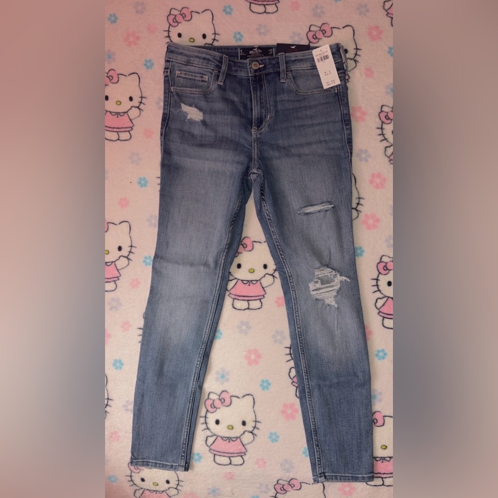 Hollister 
High Rise Super Skinny